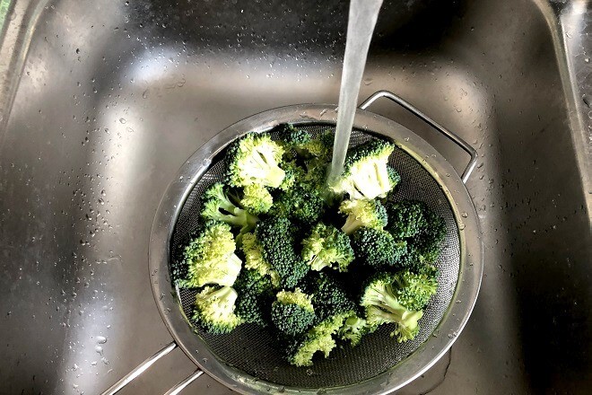 Brokkoli gründlich waschen
